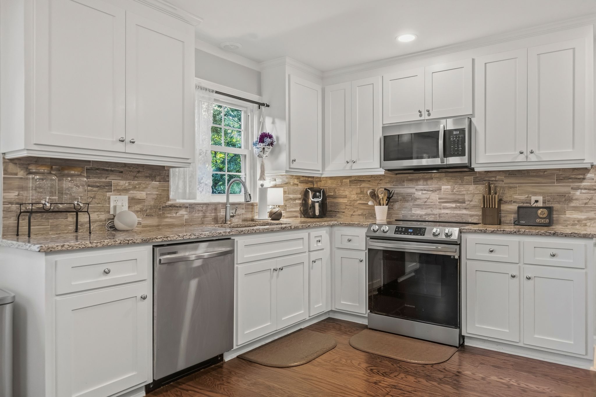 Kitchen pic 2