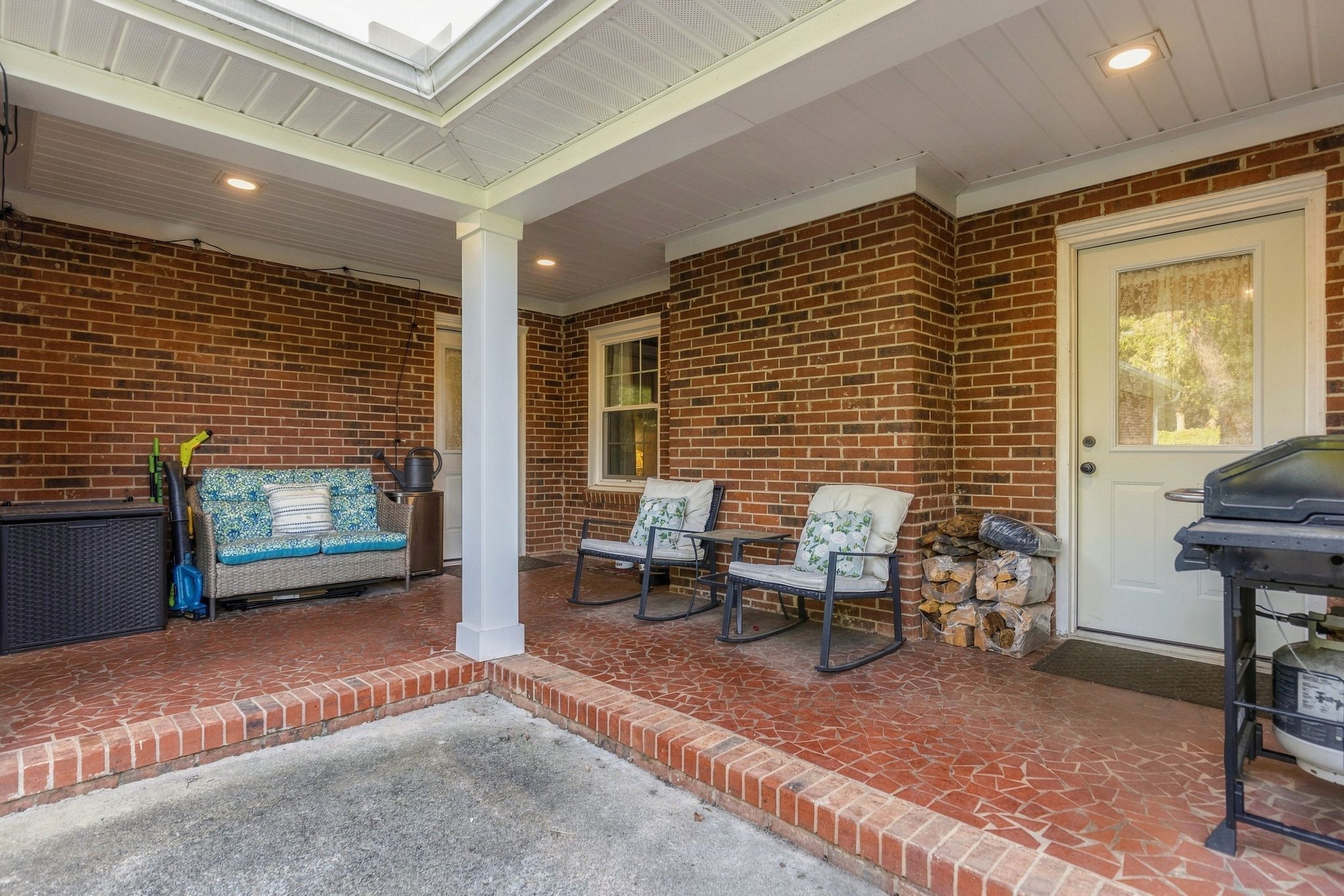 Porch / Breezeway