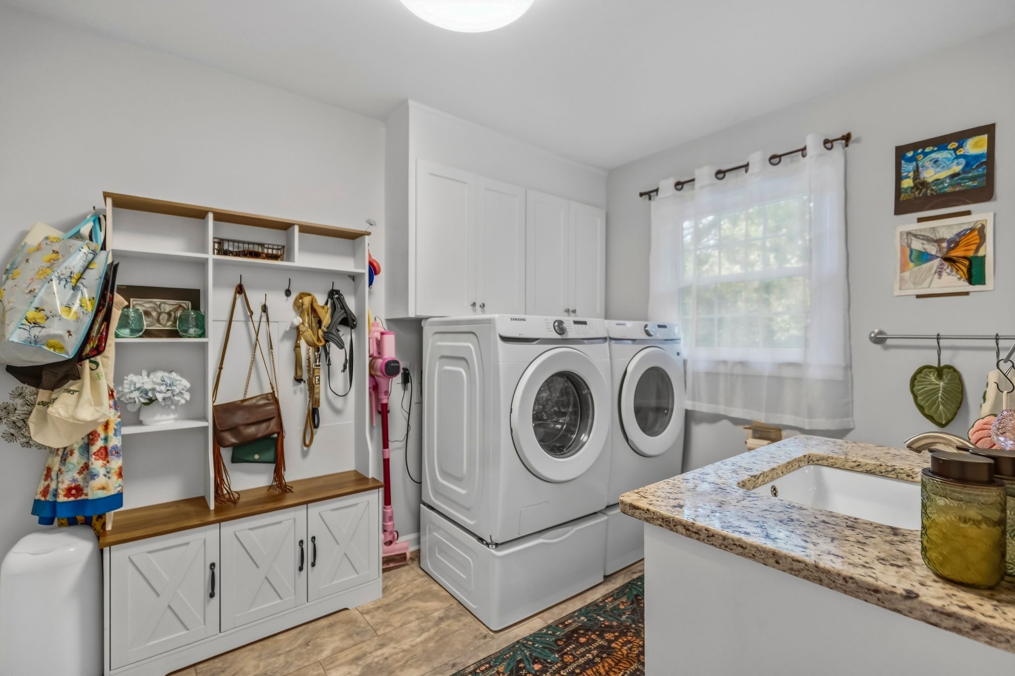 Half Bath / Laundry pic 3